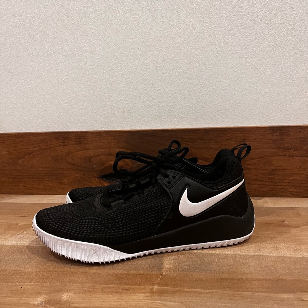Nike Women's Zoom HyperAce 2 Volleyball Shoes,Great Condition ,Black and white